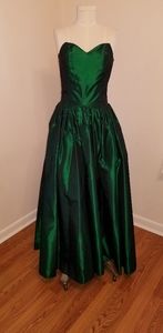 Gorgeous retro style strapless green taffeta gown
